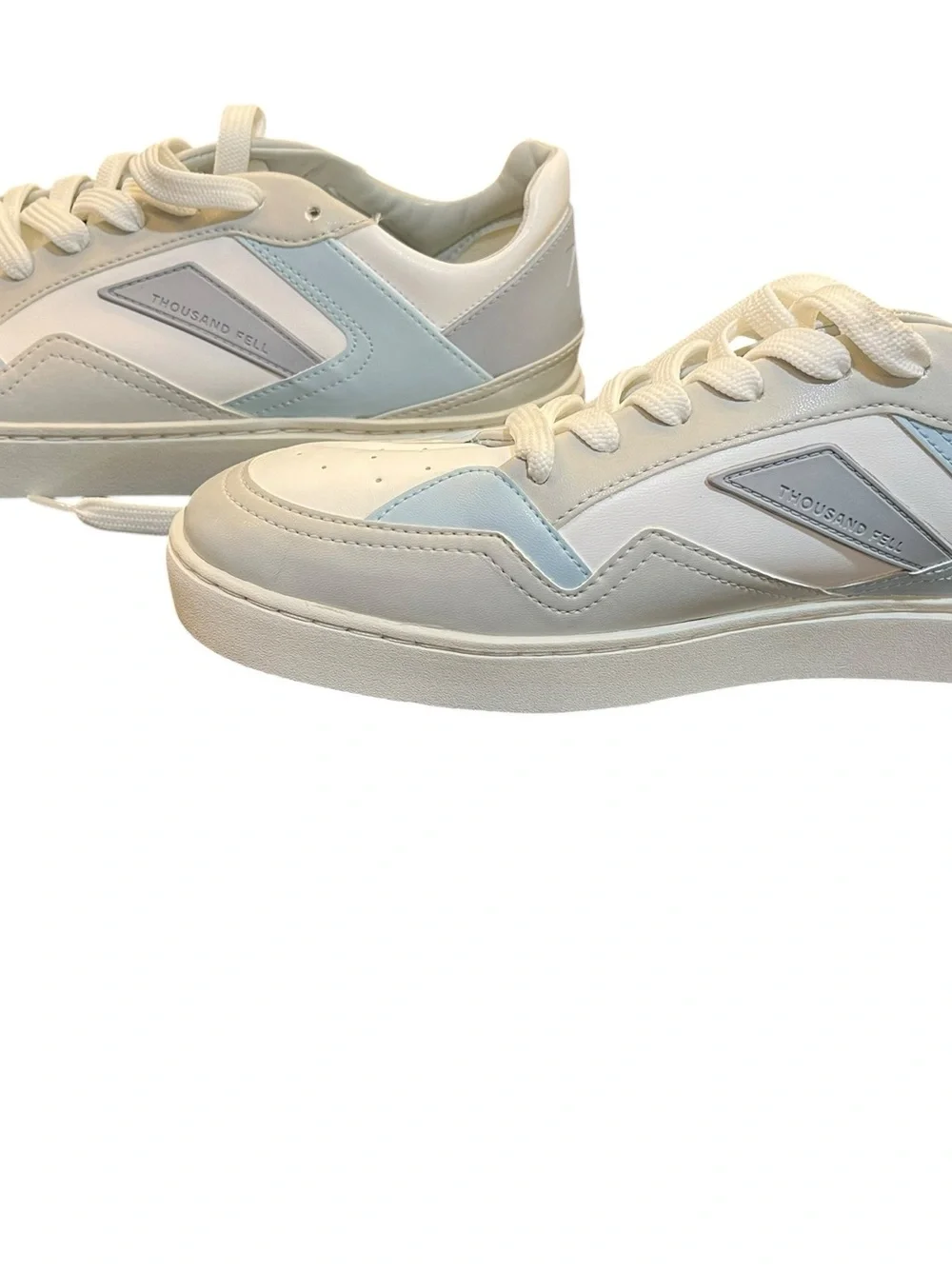 NWOT Thousand Fell Court sneakers